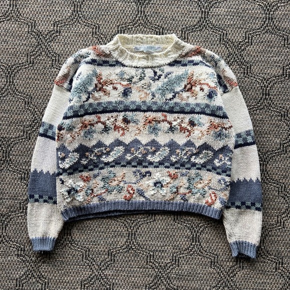 Santa Barbara Clothing Co Sweaters - Vintage Santa Barbara Sweater Womens Medium Cream Blue Floral Cropped Boxy Knit